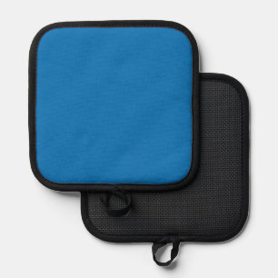 blauer Hintergrund mit schwarz-weißer Uhr Topflappen