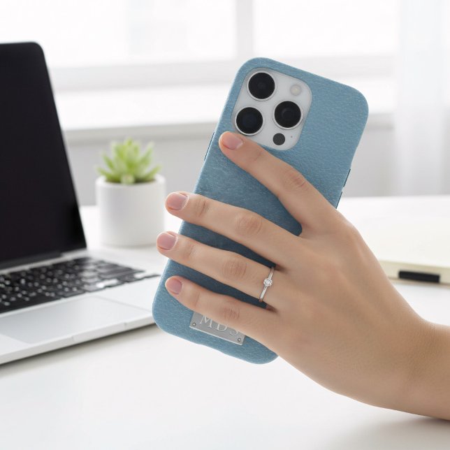 Blauer Imitat Leder Aussehen Silber Monogramm title_seo2 (A pastel azure blue faux leather look phone case with space for your initials)