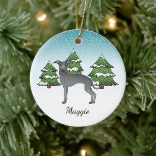 Blauer italienischer Grauhund im Winterwald Keramik Ornament
