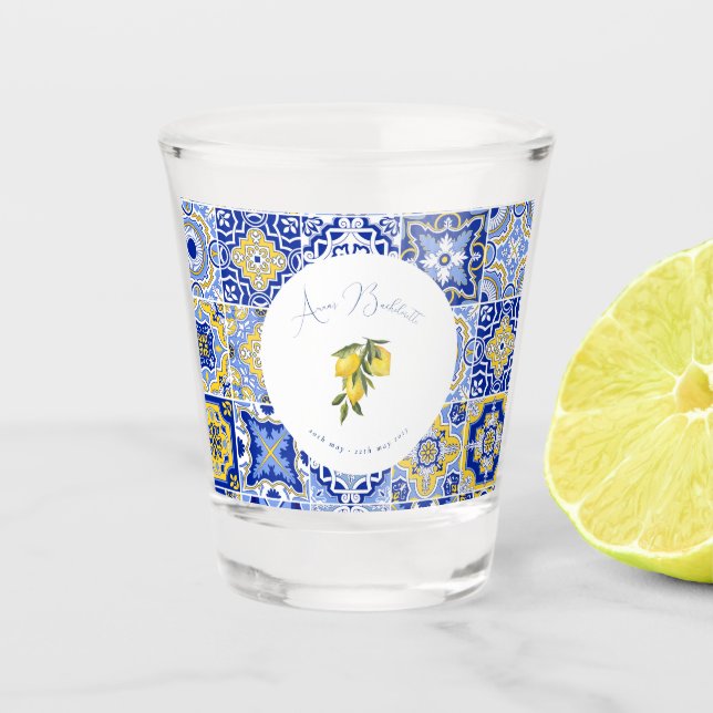 Blauer Mittelmeerraum Tile & Citrus Bachelorette Schnapsglas (Vorderseite)