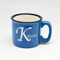 Blauer monogramm-Campfire-Tasse