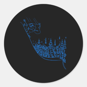 Blauer Moomintroll beim Skifahren am Hang Wintersp Runder Aufkleber