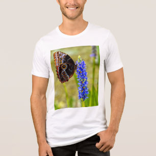 Blauer Morpho-Schmetterling auf einem marschfarben Tri-Blend Shirt