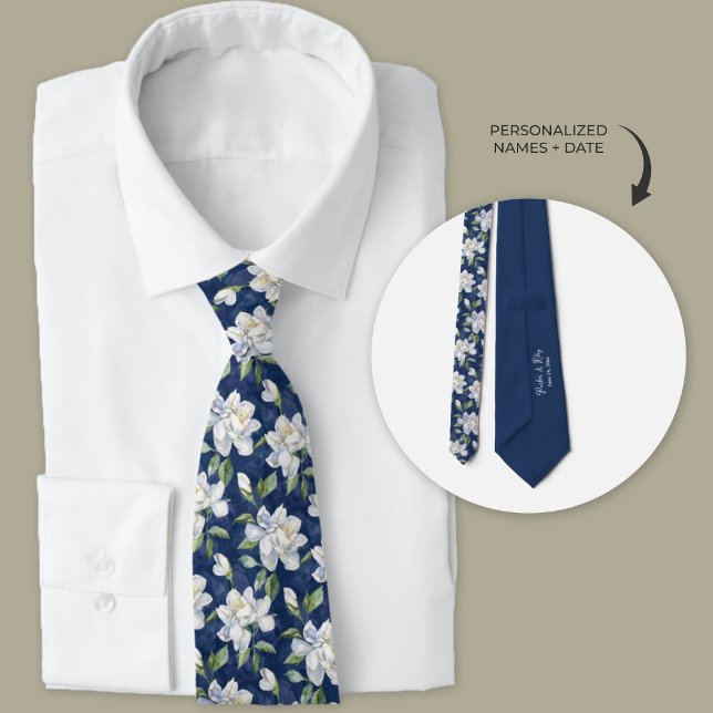 Blauer Navy und Weiße Gardenia Floral Krawatte (Von Creator hochgeladen)