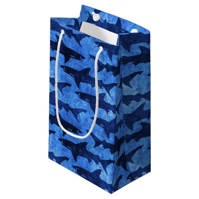 Blauer Ozean-Haifisch-Angriff Kleine Geschenktüte (Vorderseite Schrägansicht)