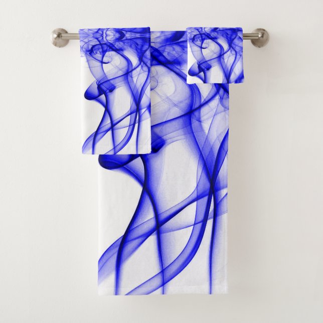 Blauer Rauch auf weiß Badhandtuch Set (Insitu)