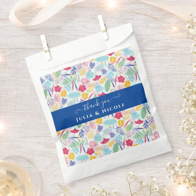 Blauer Regenwald mit blauem Rosa bei Evergreen Wed Geschenktütchen (Ausgeschnitten)