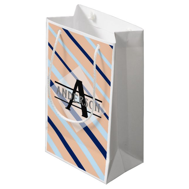 Blauer rosa Navy Blue Monogram Kleine Geschenktüte (Vorderseite Schrägansicht)