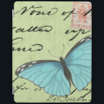 Blauer Schmetterling auf Aquamariner Postkarte iPad Hülle<br><div class="desc">Diese aquamarine Postkarte trägt eine Schönheitsbotschaft. Eine zarte,  blauflügelige Schmetterling-Erholung auf der Karte,  die einige der darin enthaltenen Skripte verschleiert. Dieser Vision Studio-Druck würde eine tolle Ergänzung zu Ihrer Zuhause darstellen!</div>