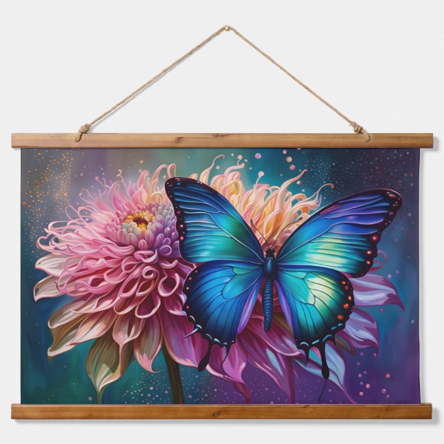 Blauer Schmetterling und der Dahlia Wandteppich Mit Holzrahmen (Vorne)