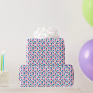 Blauer Schmetterling und violettes Blumenmuster Geschenkpapier