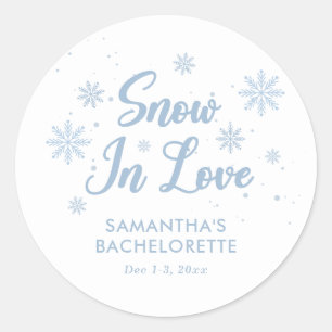 Blauer Schnee in Liebe Winter Bachelorette Runder Aufkleber