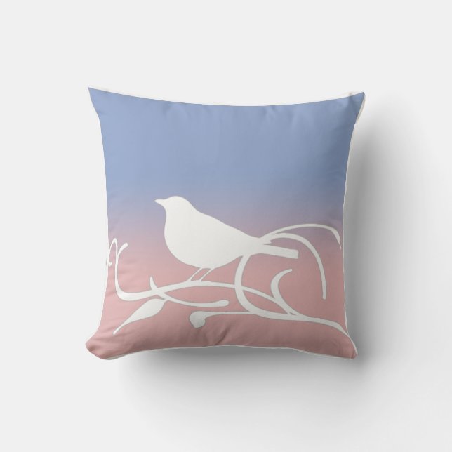 Blauer Serenity-und Rosen-Quarz-Vogel auf einer Kissen (Vorderseite)