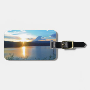 Blauer Sonnenuntergang am See Gepäckanhänger