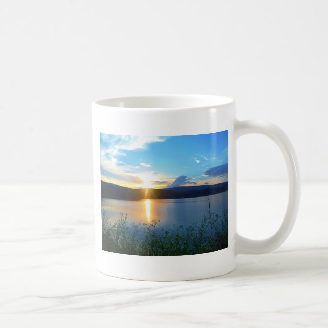 Blauer Sonnenuntergang am See Kaffeetasse (Rechts)