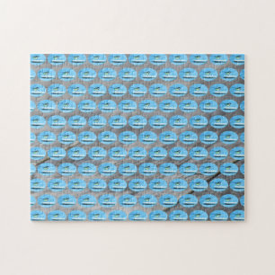 Blauer Tit Bird Fütternd von einer Kuchenplatte Sc