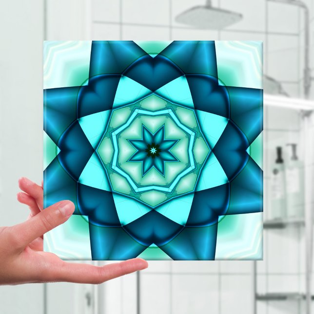 Blauer türkisfarbener floraler Star Keramik Tile Fliese (Ceramic tile with a gorgeous geometric abstract fractal design in vibrant turquoise teal)