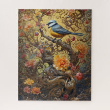 Blauer und gelber Vogel auf blumengoldenen Reben