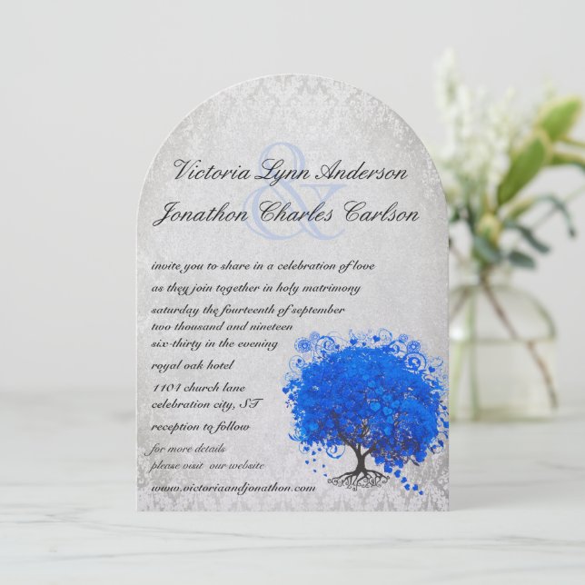 Blauer und Silberer Herzleder Tree Hochzeitseinlad Einladung (Stehend Vorderseite)