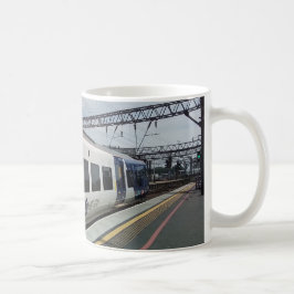 Blauer und weißer Zug Kaffeetasse