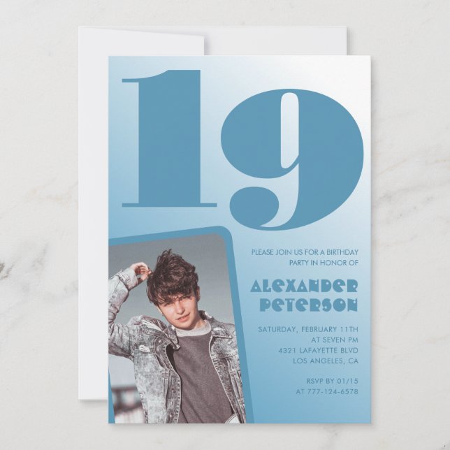 Blauer Verlauf 19. Geburtstag Einladungen Boy Foto (Vorderseite)