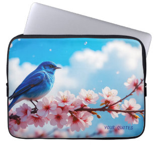 Blauer Vogel auf Kirschblütenzweig Laptopschutzhülle