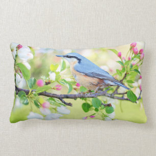 Blauer Vogel und Apple-Blüten Lendenkissen