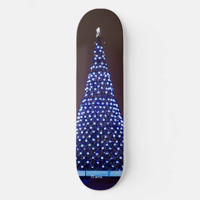 Blauer Weihnachtsbaum Skateboard (Vorderseite)