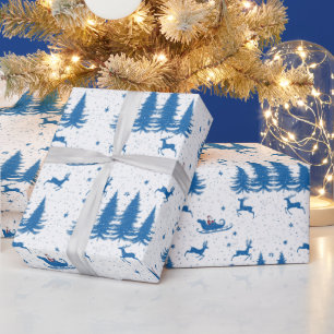 Blauer Weihnachtsbaum und Santa Sleigh Geschenkpapier