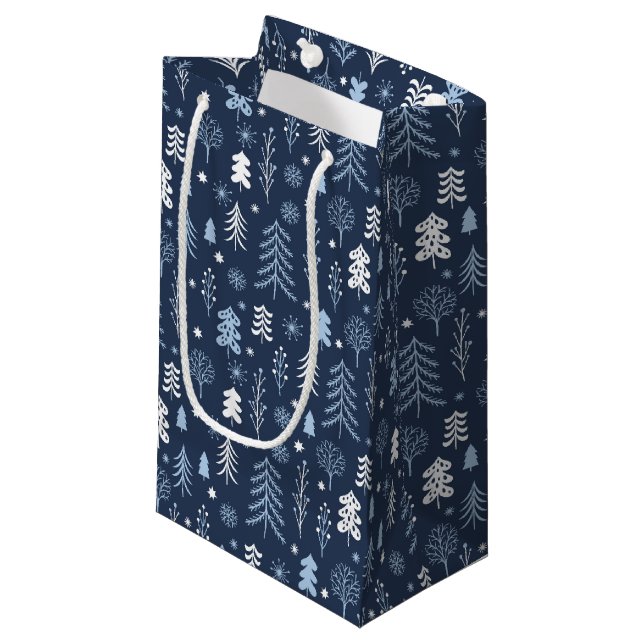 Blauer Weihnachtswald Kleine Geschenktüte (Vorderseite Schrägansicht)