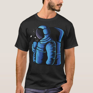 Blaues Astronaut im Weltraum Kaffee genießen T-Shirt