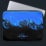 Blaues Blumendesign in Schwarz Laptopschutzhülle<br><div class="desc">🥇 ORIGINAL COPYRIGHT ART DESIGN VON Donna Siegrist NUR AUF ZAZZLE VERFÜGBAR! Laptop Schlauch bereit für Sie zu personalisieren. ✔ HINWEIS: ÄNDERN SIE NUR DIE VORLAGEBEREICHE, DIE SIE BENÖTIGEN! 😀 Sie können den Text bei Bedarf entfernen und neu hinzufügen, was immer Sie möchten und welchen Schriftart Sie möchten. 📌 Wenn...</div>