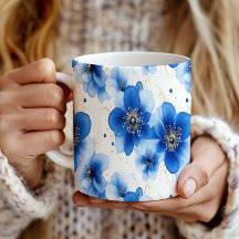 Blaues Blumenmuster mit goldenen Akzenten