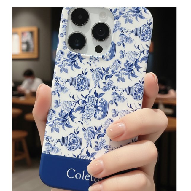 Blaues Chinoiserie-Monogramm-Name iPhone 16 Pro Hülle (Von Creator hochgeladen)