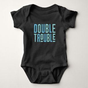 Blaues Double Trouble T-Shirt Baby Strampler