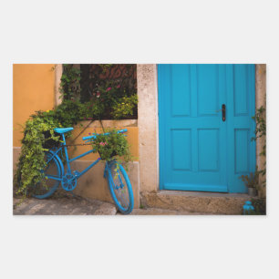 Blaues Fahrrad und Tür im Sommer Rechteckiger Aufkleber