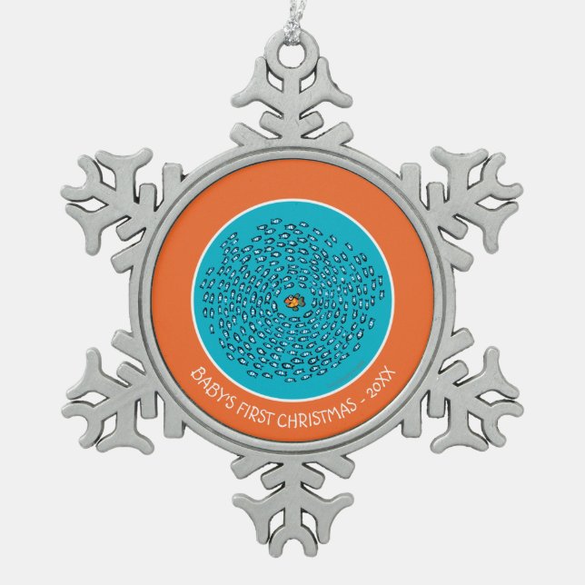 Blaues Fisch-Schulmuster mit kleinen orange Schneeflocken Zinn-Ornament (Vorderseite)