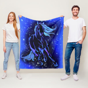Blaues Fleece Blanketpferd im Mondlicht