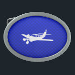 Blaues Flugzeug Ovale Gürtelschnalle<br><div class="desc">Sie werden die Liebe dieses coolen blauen Flugzeug-Pilot-Flugzeug Pilot-Aviatoren Design. Gut für Geschenke! Erhältlich als T-Shirts, Smartphone-Gehäuse, Mousepads, Schlüsselanhänger, Poster, Karten, elektronische Cover, Laptop / Notebook-Ärmel, Kappen, Tasse und mehr! Besuchen Sie unsere Website für ein individuelles Geschenkgehäuse für Samsung Galaxy S3, iPhone 5, HTC vivid / Raider 4 G, Kindle...</div>