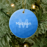 Blaues geometrisches Maschenmuster Monogram Keramik Ornament<br><div class="desc">Hellblaues ombre geometrisches Maschenmuster Monogram Keramik Weihnachtsbaum Ornament. Monogram Personalize mit Ihrem benutzerdefinierten Initial und Namen. Dreieck geometrische Masche mit dunkelblauen Ober-Farbverlauf moderne Design.</div>