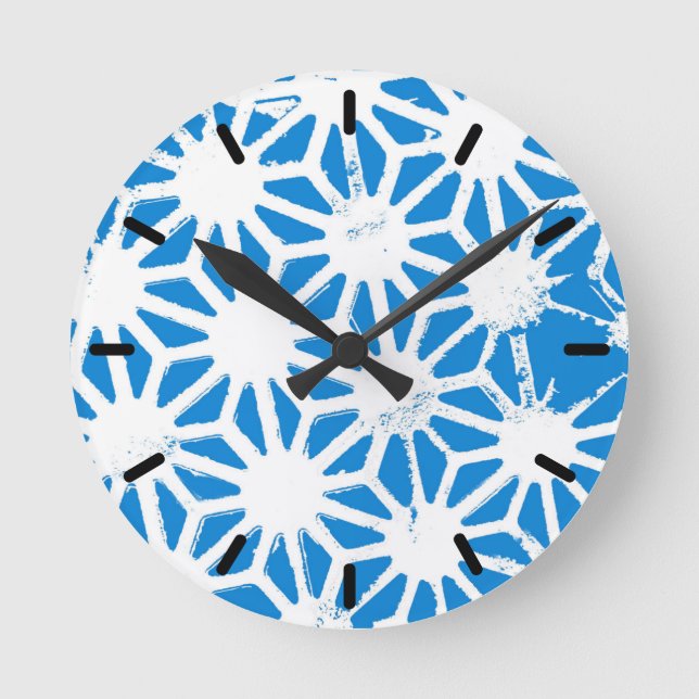 Blaues geometrisches Muster Runde Wanduhr (Vorderseite)