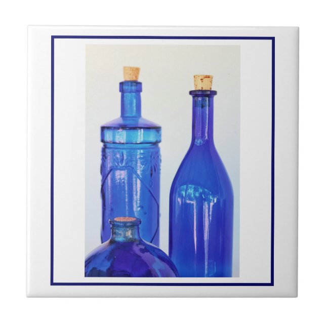 Blaues Glas Korkierte Flaschen Fliese (Vorderseite)