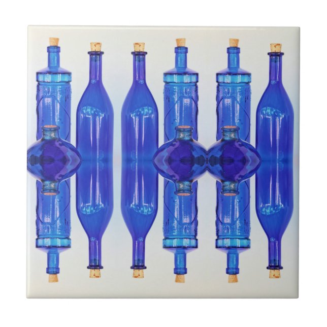 Blaues Glas Korkierte Flaschen Fliese (Vorderseite)