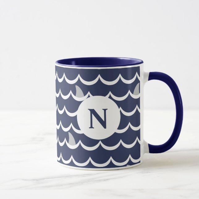 Blaues Hai-Fin-Monogramm-Tasse Tasse (Rechts)
