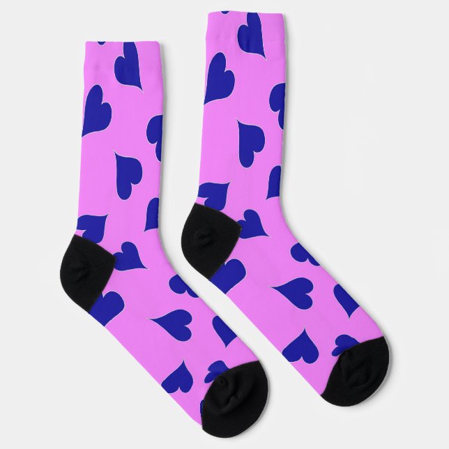 Blaues Herzmuster auf rosa Socken (Rechts)
