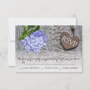 Blaues Hydrangea & Herz auf Holzhochzeit RSVP Karte