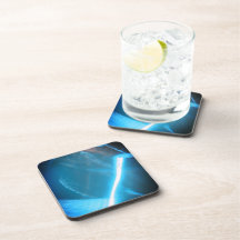 Blaues kaltes Licht auf Glas