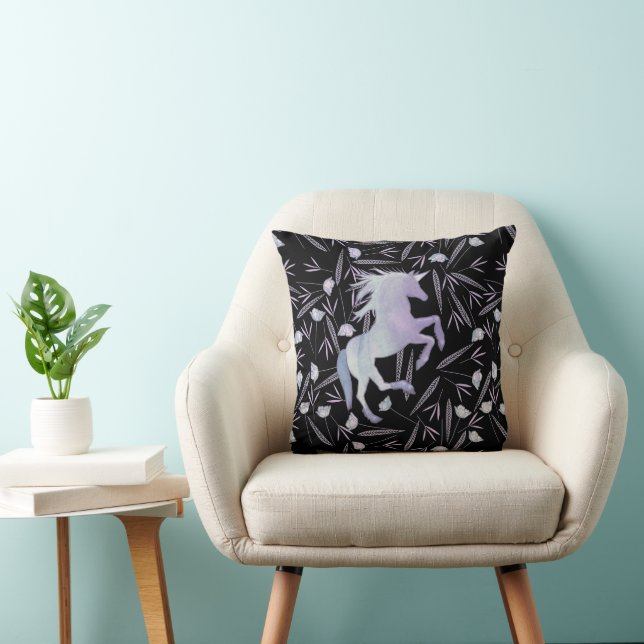 Blaues Lila und schwarzes Einhorn- und Blumenmuste Kissen (Stuhl )