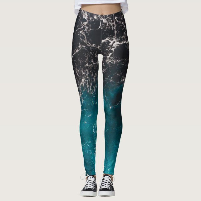 Blaues Meerwasser aus schwarzem Marmor Leggings (Vorderseite)