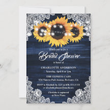 Blaues Navy-Holz und Spitzen-Sonnenblumen-Brautpar